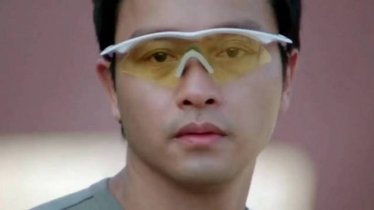 张国荣的电影每一部都是经典,他把不成魔不成活的劲头演绎到极致!你控制不了并代表别人控制不了
